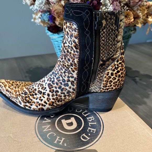 Old Gringo Double D Ranch “Skat Kat” hair on hide - Picture 4 of 10